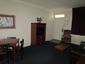 Plantation Oaks Suites & Inn