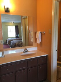 Regency Inn & Suites