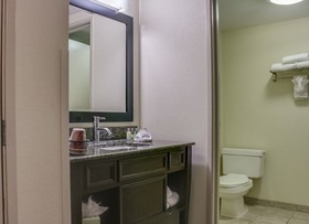 Club-Hotel Nashville Inn & Suites