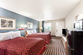 Days Inn By Wyndham Nashville North/Opryland Area