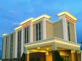 Hampton Inn & Suites Nashville Airport