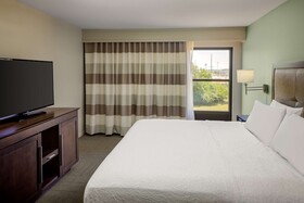 Hampton Inn & Suites Nashville Airport