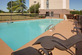 Hampton Inn & Suites Nashville Airport