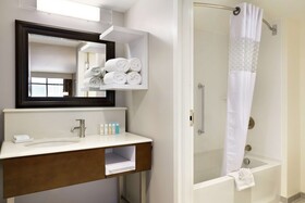 Hampton Inn & Suites Nashville-Downtown