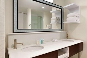 Hampton Inn & Suites Nashville-Downtown