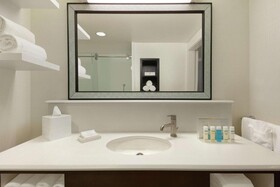 Hampton Inn & Suites Nashville-Downtown