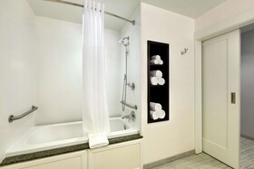 Hampton Inn & Suites Nashville-Downtown