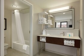 Hampton Inn & Suites Nashville-Downtown