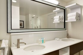 Hampton Inn & Suites Nashville-Downtown