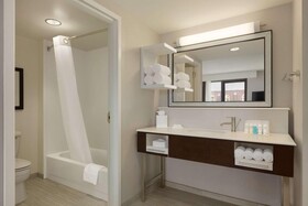 Hampton Inn & Suites Nashville-Downtown