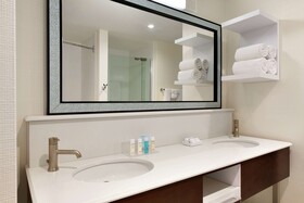 Hampton Inn & Suites Nashville-Downtown