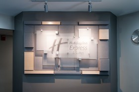 Holiday Inn Express & Suites Nashville I-40 & I- 24