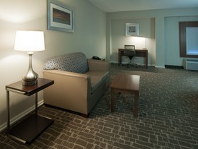 Holiday Inn Express & Suites Nashville I-40 & I- 24