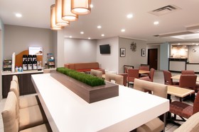 Holiday Inn Express & Suites Nashville I-40 & I- 24