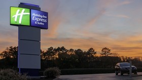 Holiday Inn Express & Suites Nashville I-40 & I- 24