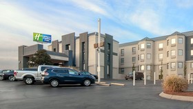 Holiday Inn Express & Suites Nashville I-40 & I- 24