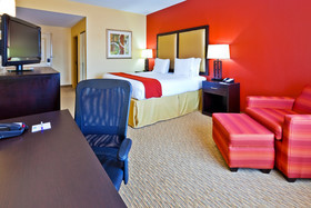 Holiday Inn Express & Suites Nashville-Opryland