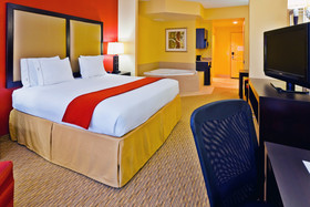 Holiday Inn Express & Suites Nashville-Opryland