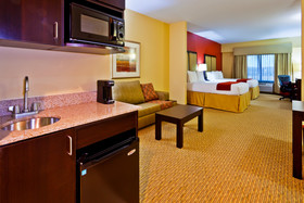 Holiday Inn Express & Suites Nashville-Opryland