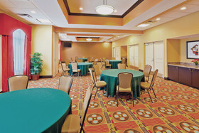 Holiday Inn Express & Suites Nashville-Opryland
