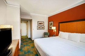 La Quinta Inn & Suites by Wyndham Nashville Airport/Opryland