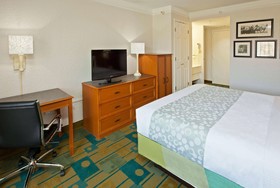 La Quinta Inn & Suites by Wyndham Nashville Airport/Opryland