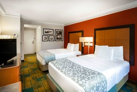 La Quinta Inn & Suites by Wyndham Nashville Airport/Opryland