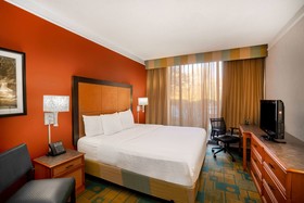 La Quinta Inn & Suites by Wyndham Nashville Airport/Opryland