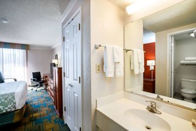La Quinta Inn & Suites by Wyndham Nashville Airport/Opryland