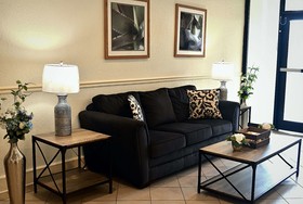 La Quinta Inn & Suites by Wyndham Nashville Airport/Opryland