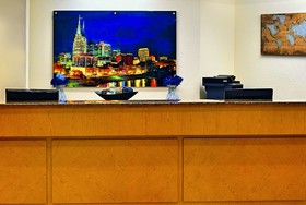 La Quinta Inn & Suites by Wyndham Nashville Airport/Opryland