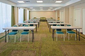 La Quinta Inn & Suites by Wyndham Nashville Airport/Opryland
