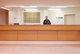 La Quinta Inn & Suites by Wyndham Nashville Airport/Opryland