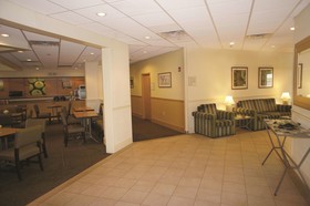 La Quinta Inn & Suites by Wyndham Nashville Airport/Opryland