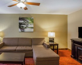 Quality Suites Nashville Airport