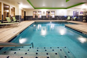 Holiday Inn Express Hotel & Suites Newport South