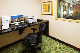 Holiday Inn Express Hotel & Suites Newport South