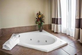 Vista Suites Pigeon Forge, SureStay Collection by BW