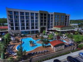 Courtyard Pigeon Forge