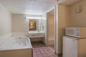 Bear Mount Inn & Suites