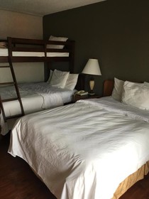 Bear Mount Inn & Suites