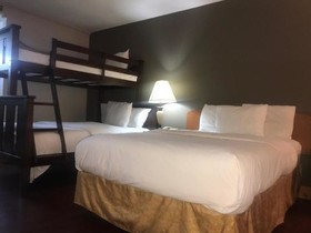 Bear Mount Inn & Suites