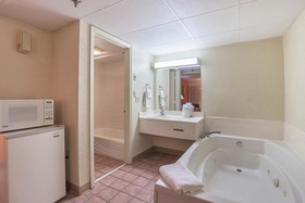 Bear Mount Inn & Suites