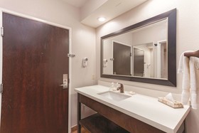 La Quinta Inn & Suites by Wyndham Knoxville North I-75