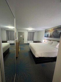 Days Inn by Wyndham Savannah