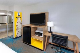 Days Inn by Wyndham Savannah