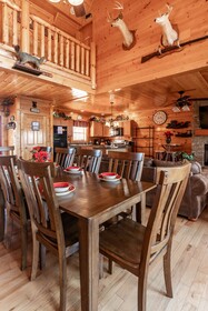 SmokyStays Bears Den Cabin