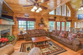 SmokyStays Bears Den Cabin