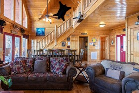 SmokyStays Bears Den Cabin