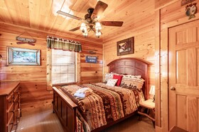 SmokyStays Bears Den Cabin